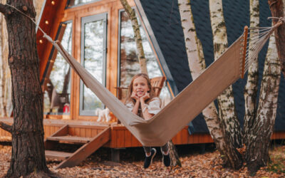 Rodzinne wakacje inne niż zwykle – nietypowe noclegi, które pokochają dzieci
