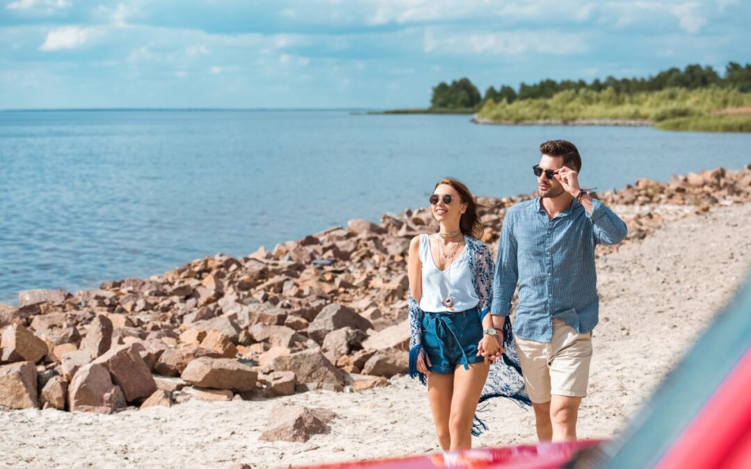 Wakacje w Polsce. Jak przygotować się do wyjazdu nad morze lub w góry?